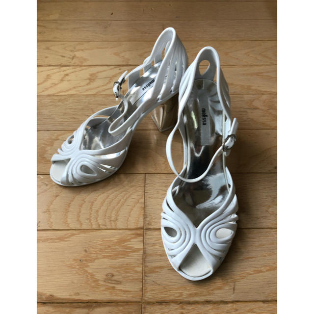 melissa(メリッサ)のmelissa サンダル 白×シルバー US6 レディースの靴/シューズ(サンダル)の商品写真