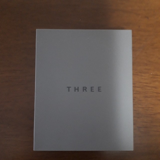 THREE(スリー)のTHREE　シマリング　グロー　デュオ　01  6.8g コスメ/美容のベースメイク/化粧品(フェイスカラー)の商品写真