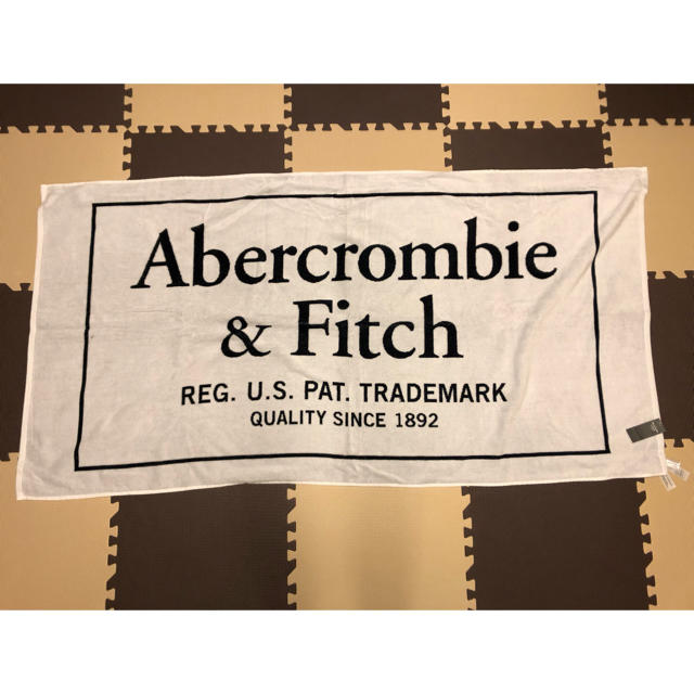 Abercrombie&Fitch(アバクロンビーアンドフィッチ)の【夏直前】アバクロ  ビーチタオル インテリア/住まい/日用品の日用品/生活雑貨/旅行(タオル/バス用品)の商品写真