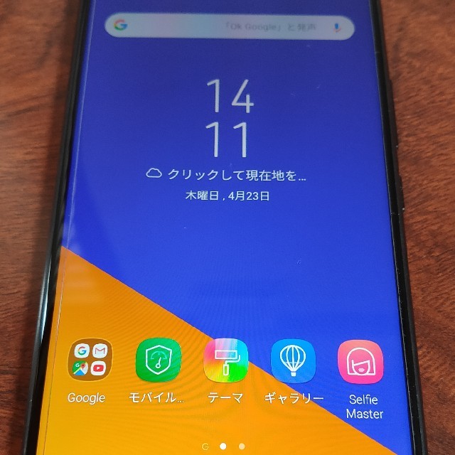 ASUS(エイスース)のオマケ付き　ZenFone5 64GB　SIMフリー台湾版 シャイニーブラック スマホ/家電/カメラのスマートフォン/携帯電話(スマートフォン本体)の商品写真