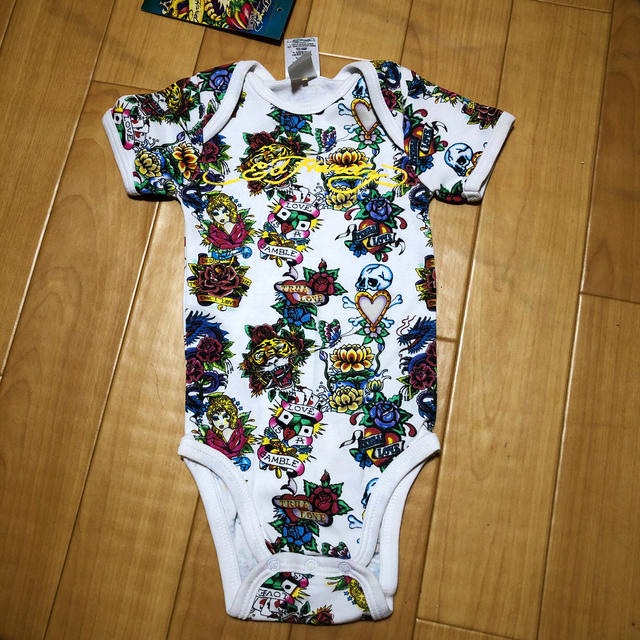 Ed Hardy(エドハーディー)のEd Hardy ロンパース◆エドハーディー新生児半袖 キッズ/ベビー/マタニティのベビー服(~85cm)(ロンパース)の商品写真