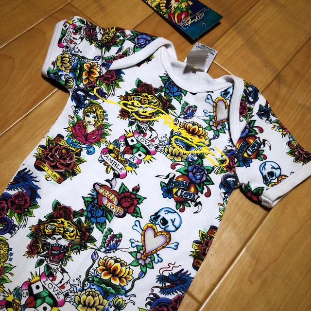 Ed Hardy(エドハーディー)のEd Hardy ロンパース◆エドハーディー新生児半袖 キッズ/ベビー/マタニティのベビー服(~85cm)(ロンパース)の商品写真