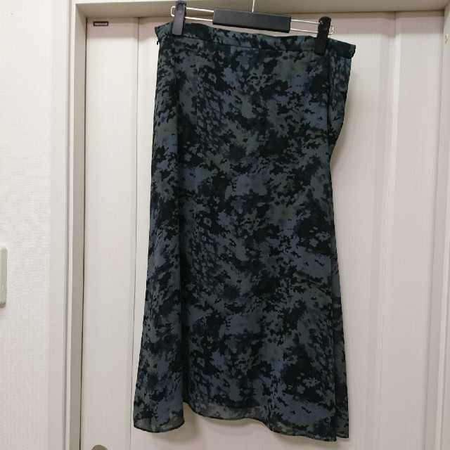 23区(ニジュウサンク)の23区 大きいサイズ ブラック&グレー 柄 ロングスカート レディースのスカート(ロングスカート)の商品写真