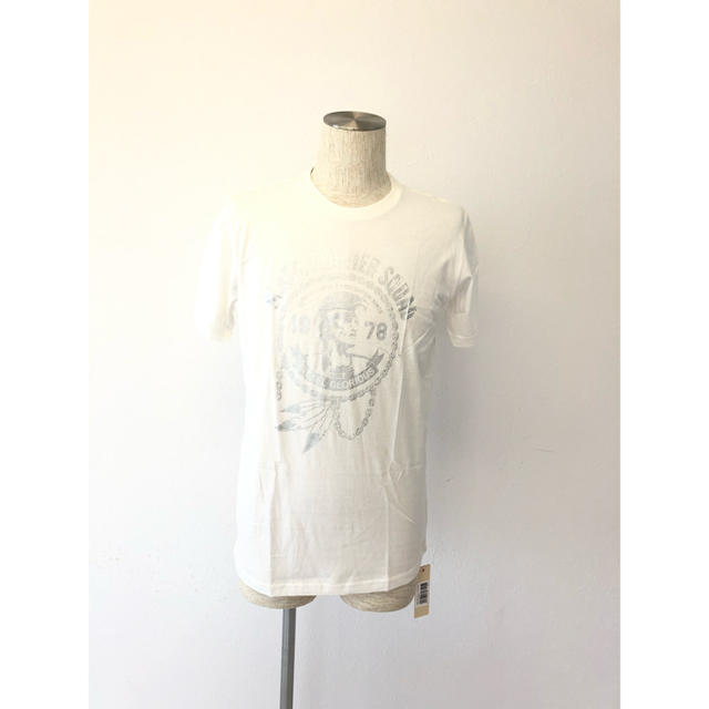 DIESEL(ディーゼル)の【新品】ディーゼル　ホワイトTシャツ　シルバーロゴプリント　007 メンズのトップス(Tシャツ/カットソー(半袖/袖なし))の商品写真