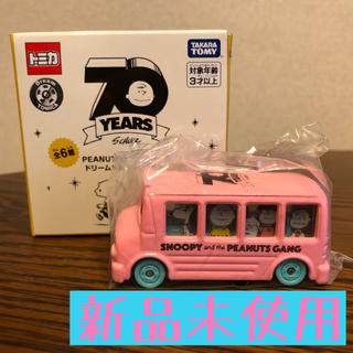 スヌーピー(SNOOPY)の【70周年記念】スヌーピー　スクールバス　ピンク　ドリームトミカ　PEANUTS(ミニカー)