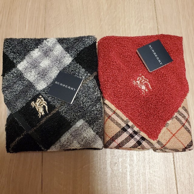 BURBERRY(バーバリー)の新品　BURBERRY　タオルハンカチ　二枚セット レディースのファッション小物(ハンカチ)の商品写真