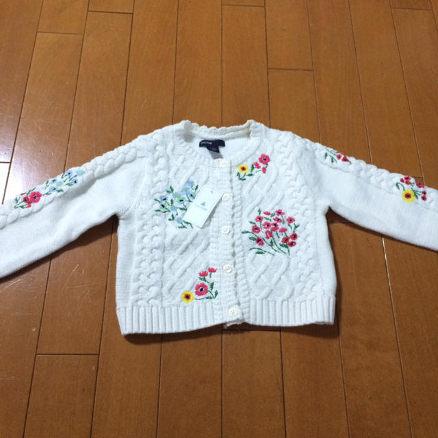 babyGAP(ベビーギャップ)の花柄カーディガン90 キッズ/ベビー/マタニティのキッズ服女の子用(90cm~)(カーディガン)の商品写真