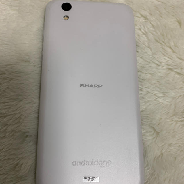 SHARP(シャープ)のスマートフォン(android One)シャープ スマホ/家電/カメラのスマートフォン/携帯電話(スマートフォン本体)の商品写真