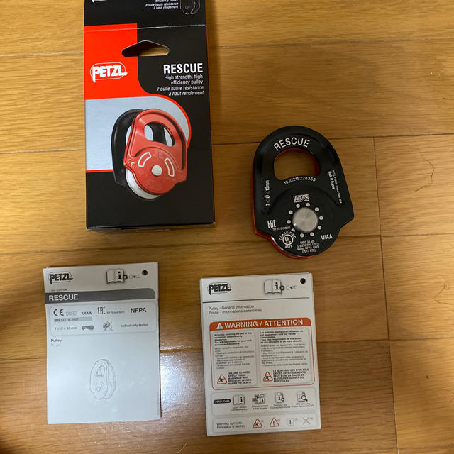 PETZL(ペツル)のPETZL レスキュープーリー スポーツ/アウトドアのアウトドア(登山用品)の商品写真