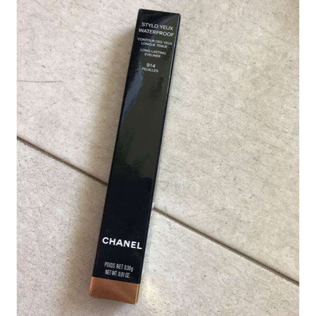 CHANEL(シャネル)の《CHANEL》スティロユー 914 フイユ　新品く コスメ/美容のベースメイク/化粧品(アイライナー)の商品写真