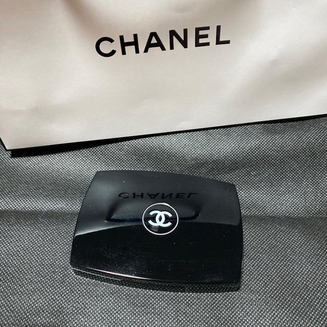 CHANEL(シャネル)のCHANEL❤︎ファンデーションケース コスメ/美容のメイク道具/ケアグッズ(ボトル・ケース・携帯小物)の商品写真