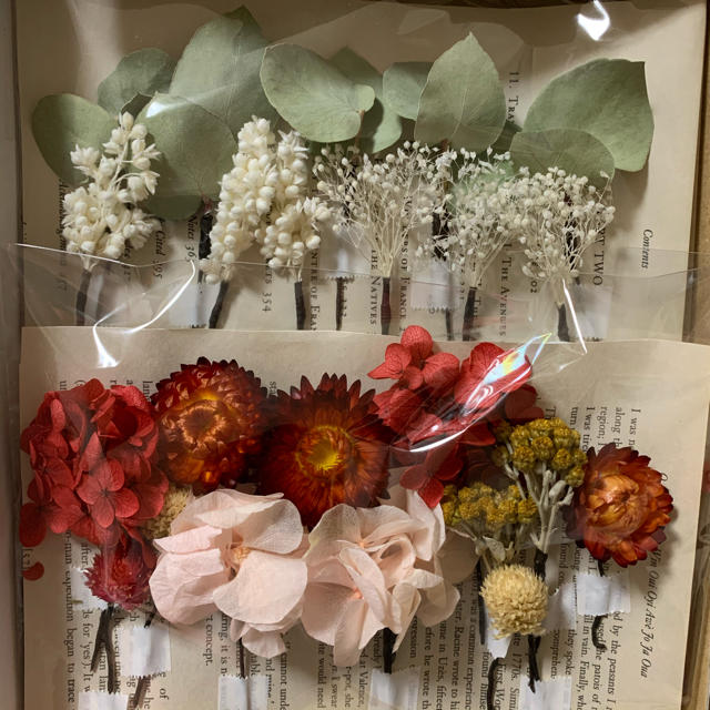 花飾り ハンドメイドのアクセサリー(ヘアアクセサリー)の商品写真