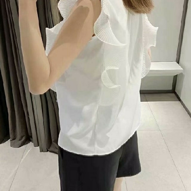 ZARA(ザラ)のスリーブレス フリルブラウス レディースのトップス(シャツ/ブラウス(半袖/袖なし))の商品写真