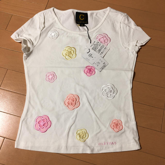 CLATHAS(クレイサス)の新品タグ付き　クレイサス　Tシャツ　トップス　カメリア レディースのトップス(Tシャツ(半袖/袖なし))の商品写真