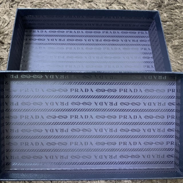 PRADA(プラダ)のPRADA プラダ 箱 新品 レディースのバッグ(ショップ袋)の商品写真