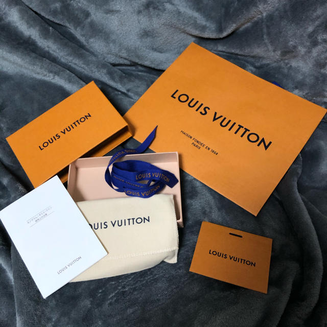LOUIS VUITTON(ルイヴィトン)のルイビトン　空き箱　など一式 レディースのバッグ(ショップ袋)の商品写真