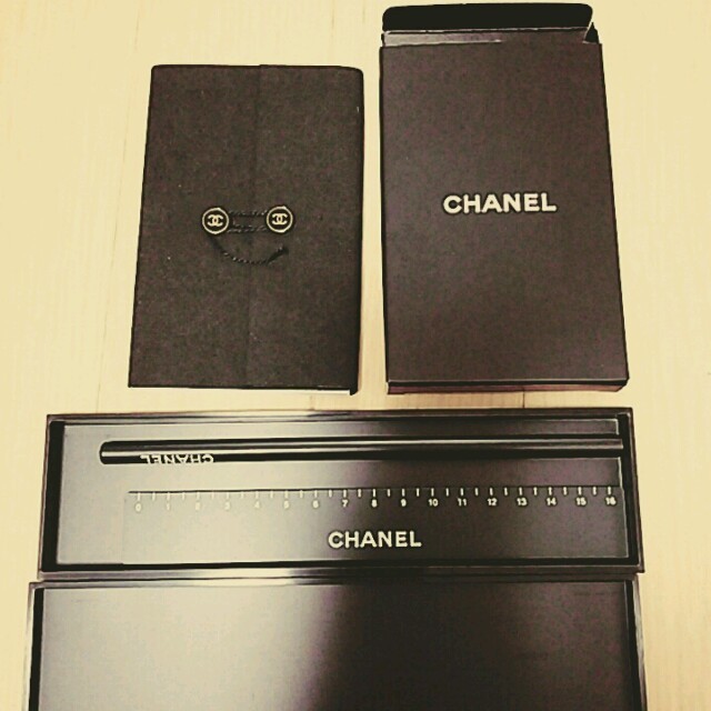 CHANEL(シャネル)のCHANELﾍﾟﾝｹｰｽ&手帖セット インテリア/住まい/日用品のオフィス用品(その他)の商品写真