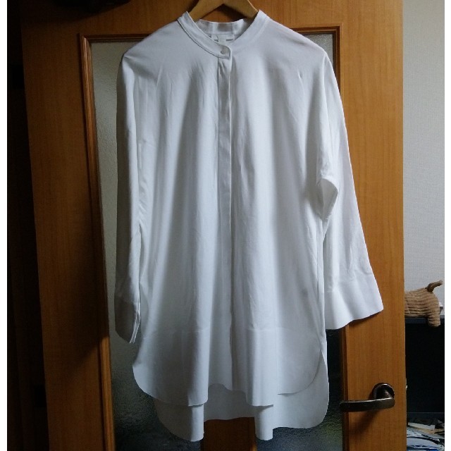COS(コス)の2枚セット コス COS ロング丈 バンドカラー シャツ ブラウス 白 レディースのトップス(シャツ/ブラウス(長袖/七分))の商品写真