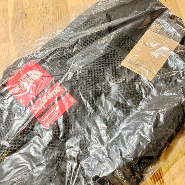 Supreme(シュプリーム)のmサイズ Supreme®/The North Face® Cargo Vest メンズのトップス(ベスト)の商品写真