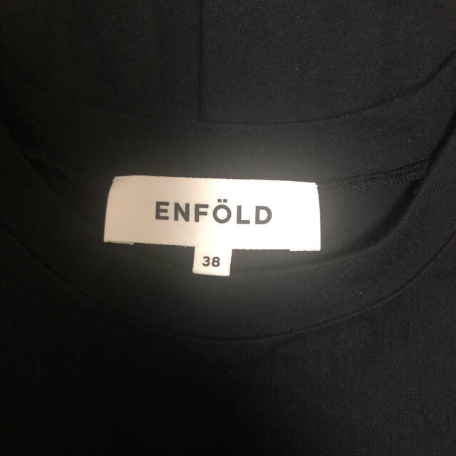 ENFOLD(エンフォルド)のENFOLD アシンメトリーノースリーブシャツ38 レディースのトップス(シャツ/ブラウス(半袖/袖なし))の商品写真