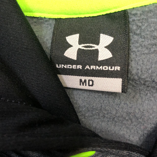 UNDER ARMOUR(アンダーアーマー)のアンダーアーマー　パーカー　Mサイズ メンズのトップス(パーカー)の商品写真