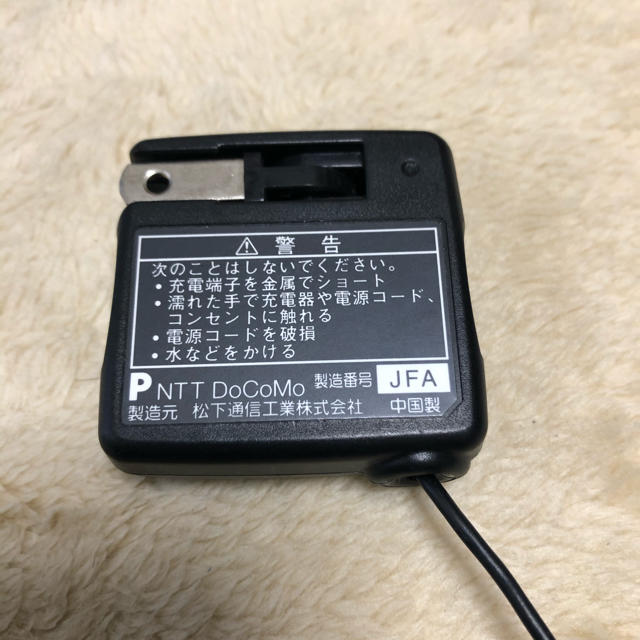 NTTdocomo(エヌティティドコモ)のdocomo純正　ムーバ用　 ACアダプター　P-003 パナソニック製 スマホ/家電/カメラの生活家電(変圧器/アダプター)の商品写真