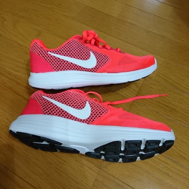 最終。22.5  NIKE スニーカー。 1