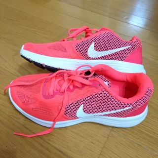 ナイキ(NIKE)の最終。22.5  NIKE スニーカー。(スニーカー)