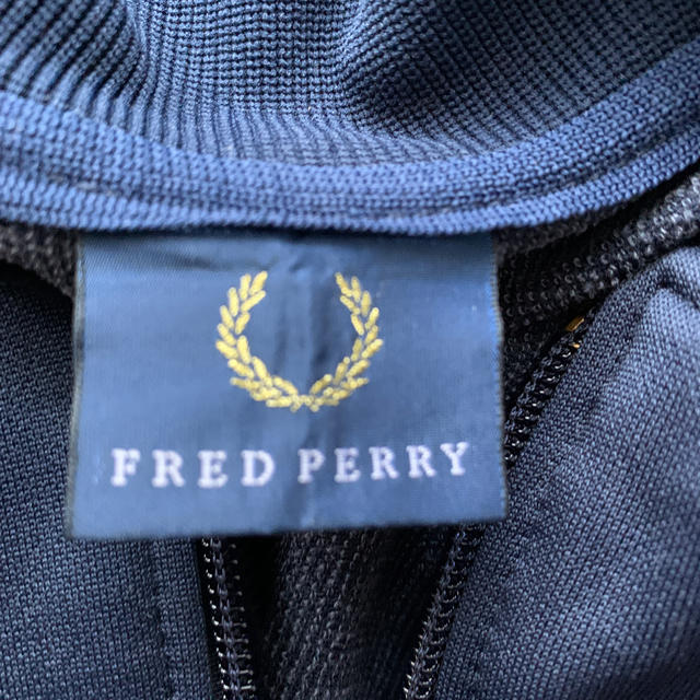 FRED PERRY(フレッドペリー)のFRED PERRY  フレッドペリー　トラックジャージＬ メンズのトップス(ジャージ)の商品写真