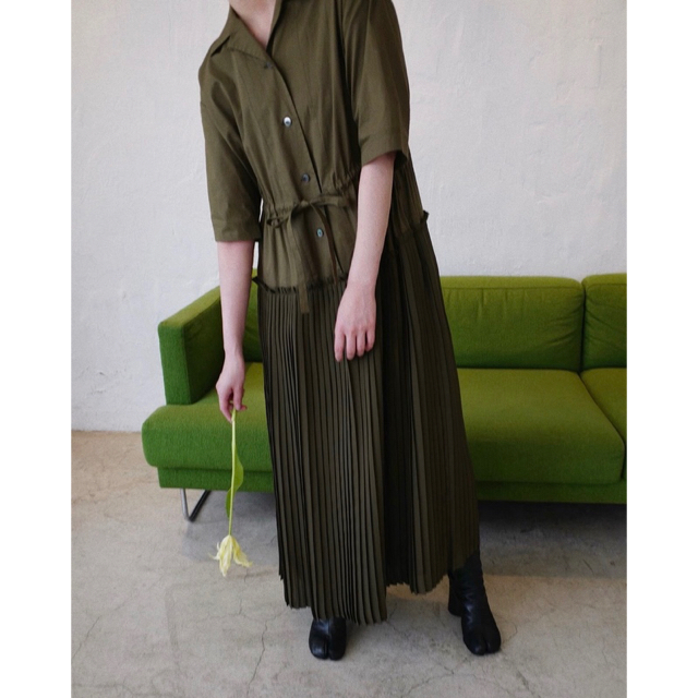 DEUXIEME CLASSE(ドゥーズィエムクラス)のCLANE MILITARY LAYER PLEATS OP レディースのワンピース(ロングワンピース/マキシワンピース)の商品写真