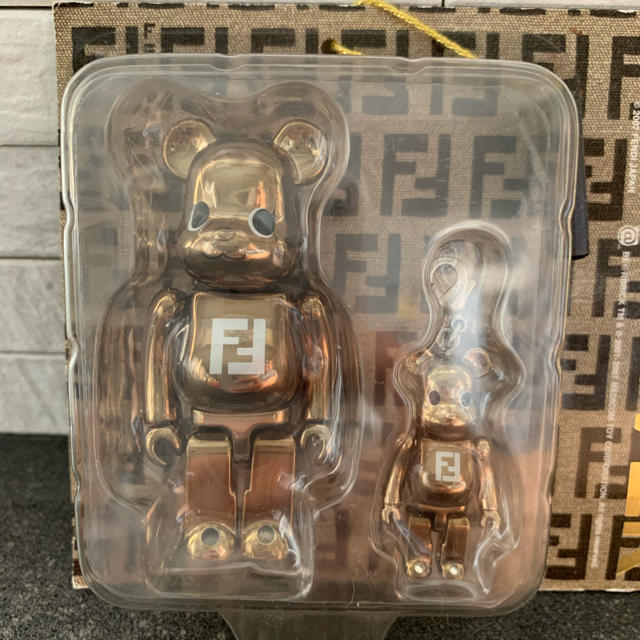 FENDI(フェンディ)の【新品・未開封】フェンディ BE@RBRICK ベアブリック エンタメ/ホビーのおもちゃ/ぬいぐるみ(キャラクターグッズ)の商品写真