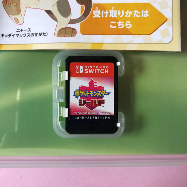 ポケモン(ポケモン)のスイッチソフト　ポケモンソード、シールド エンタメ/ホビーのゲームソフト/ゲーム機本体(携帯用ゲームソフト)の商品写真