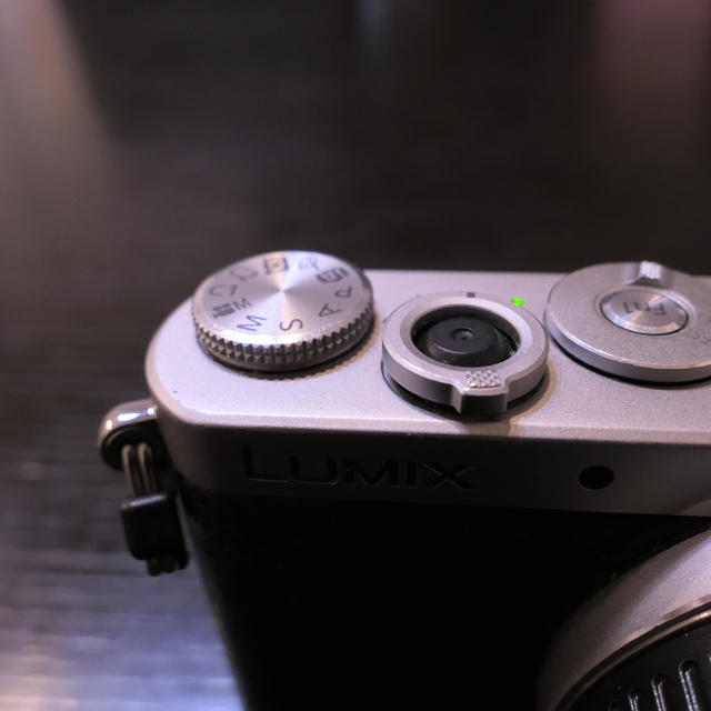 Panasonic(パナソニック)のとーやん0075様専用　ルミックス GM1 シルバー　ボディー　ジャンク スマホ/家電/カメラのカメラ(ミラーレス一眼)の商品写真
