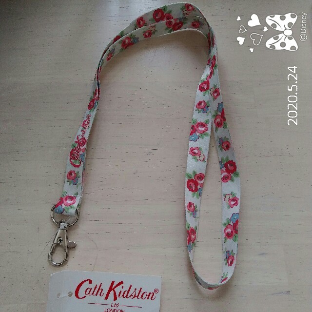 Cath Kidston(キャスキッドソン)の<お値下げ>CathKidston　ネックストラップ スマホ/家電/カメラのスマホアクセサリー(ネックストラップ)の商品写真