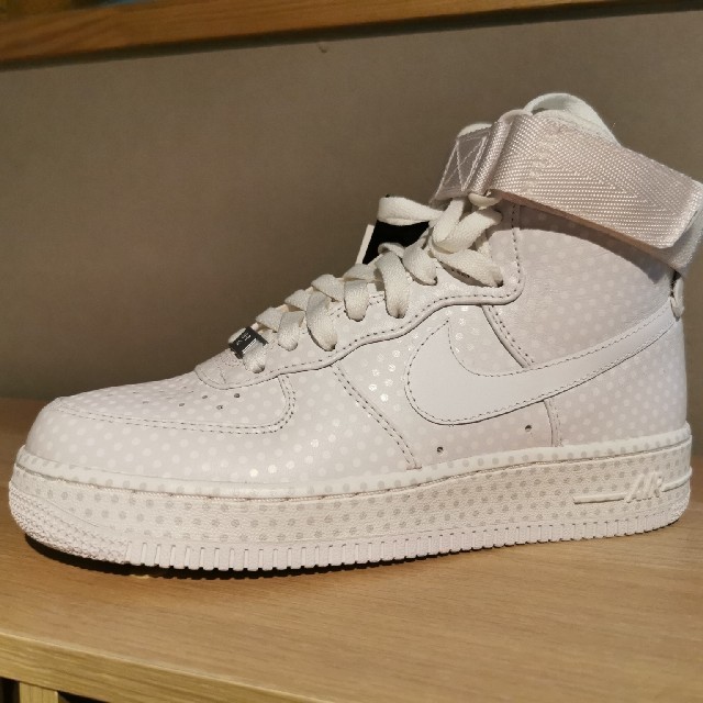 NIKE(ナイキ)の未使用 NIKE AIR FORCE1 HIGH ドット 水玉 レディースの靴/シューズ(スニーカー)の商品写真