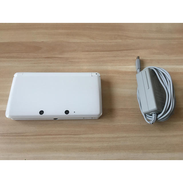 ニンテンドー3DS(ニンテンドー3DS)のNintendo 3DS 本体 充電器付き エンタメ/ホビーのゲームソフト/ゲーム機本体(携帯用ゲーム機本体)の商品写真