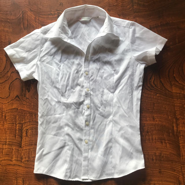 サイズM 半袖白シャツ　 レディースのトップス(シャツ/ブラウス(半袖/袖なし))の商品写真