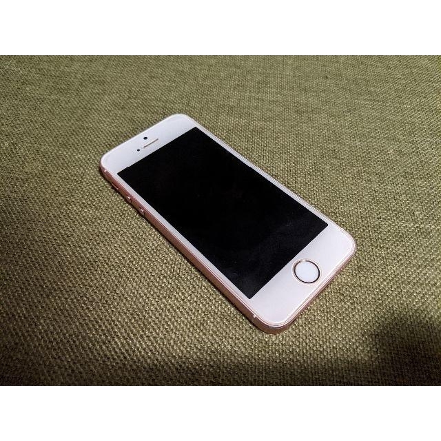 Apple(アップル)のSIMロック解除済：iPhone SE（第一世代） 64GB ローズゴールド スマホ/家電/カメラのスマートフォン/携帯電話(スマートフォン本体)の商品写真