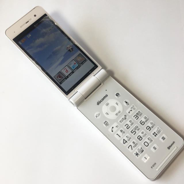 NTTdocomo(エヌティティドコモ)の専用　FOMA P-01H ホワイト スマホ/家電/カメラのスマートフォン/携帯電話(携帯電話本体)の商品写真