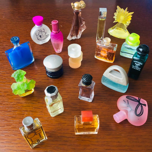 Gucci(グッチ)のミニチュア香水各種18個セット　 コスメ/美容の香水(香水(女性用))の商品写真