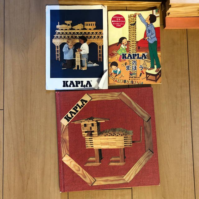 【正規品】KAPLA カプラ280 赤1冊セット 積み木 ブロック キッズ/ベビー/マタニティのおもちゃ(知育玩具)の商品写真