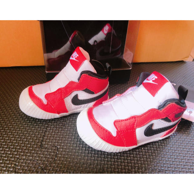 NIKE(ナイキ)のNIKE ベビーシューズ ジョーダン1 シカゴ キッズ/ベビー/マタニティのベビー靴/シューズ(~14cm)(スニーカー)の商品写真