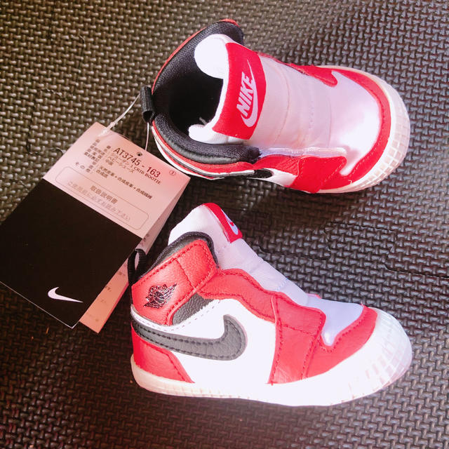 NIKE(ナイキ)のNIKE ベビーシューズ ジョーダン1 シカゴ キッズ/ベビー/マタニティのベビー靴/シューズ(~14cm)(スニーカー)の商品写真