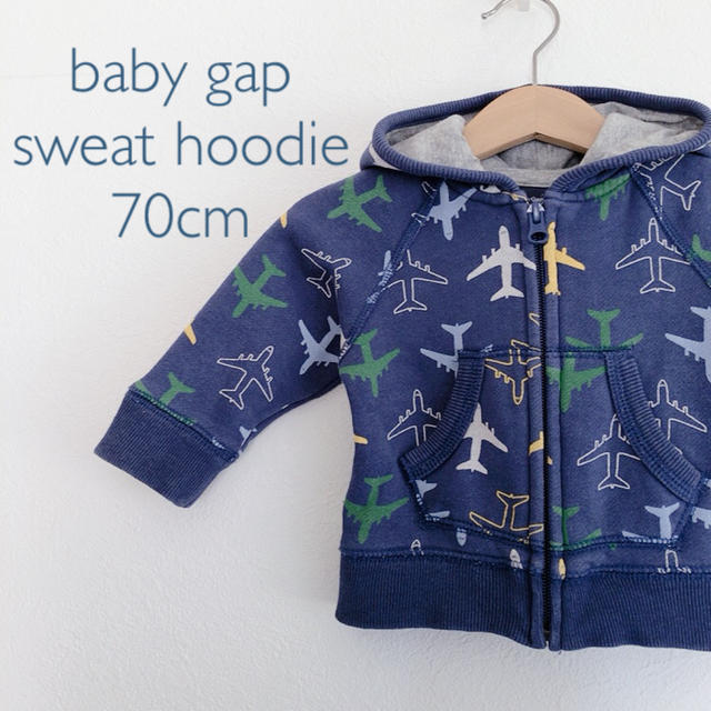 babyGAP(ベビーギャップ)のベビーギャップ 飛行機柄 パーカー 70cm キッズ/ベビー/マタニティのベビー服(~85cm)(トレーナー)の商品写真