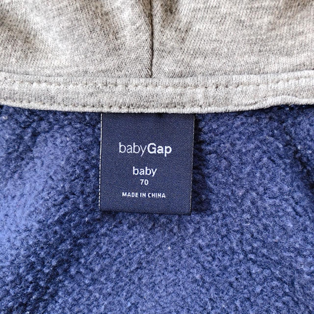 babyGAP(ベビーギャップ)のベビーギャップ 飛行機柄 パーカー 70cm キッズ/ベビー/マタニティのベビー服(~85cm)(トレーナー)の商品写真