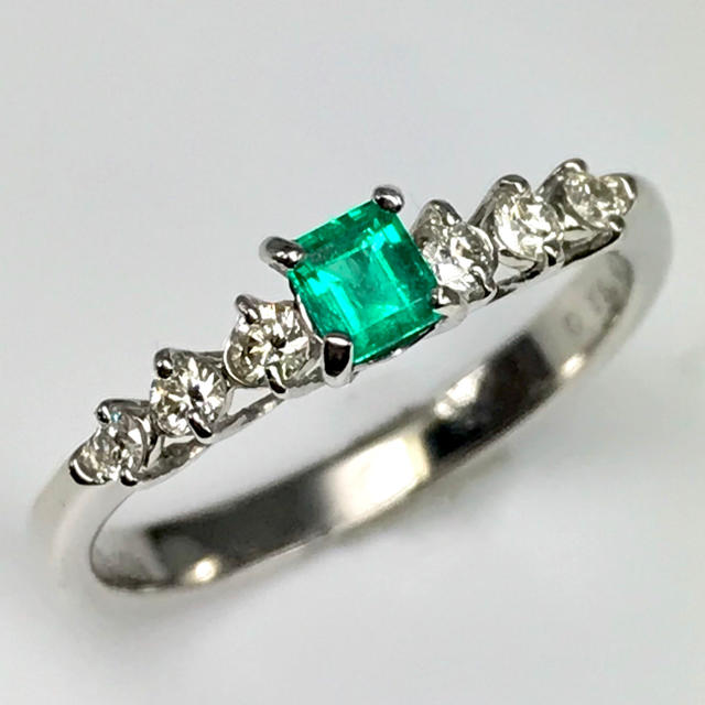 天然エメラルド0.18ct  ダイヤモンド0.17ct  PT950 リング レディースのアクセサリー(リング(指輪))の商品写真