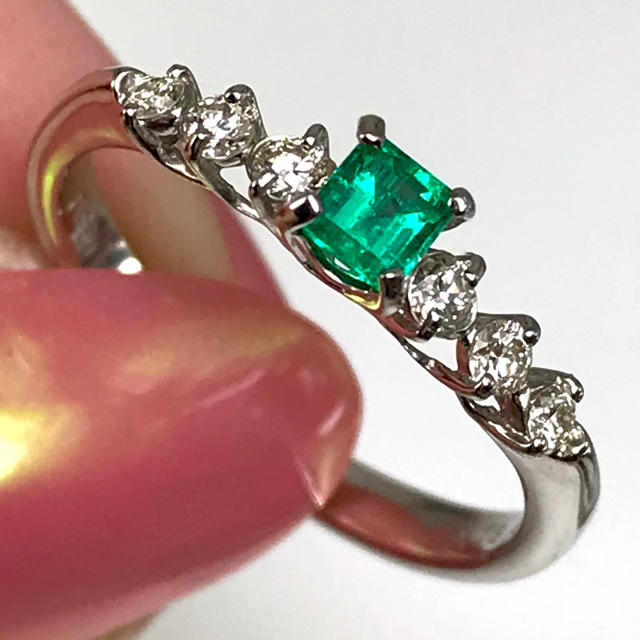 天然エメラルド0.18ct  ダイヤモンド0.17ct  PT950 リング レディースのアクセサリー(リング(指輪))の商品写真