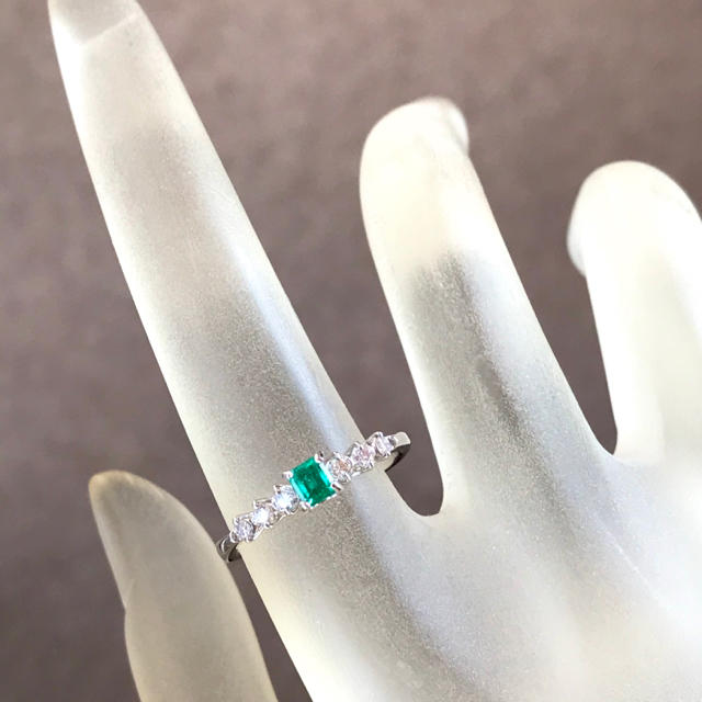 天然エメラルド0.18ct  ダイヤモンド0.17ct  PT950 リング レディースのアクセサリー(リング(指輪))の商品写真