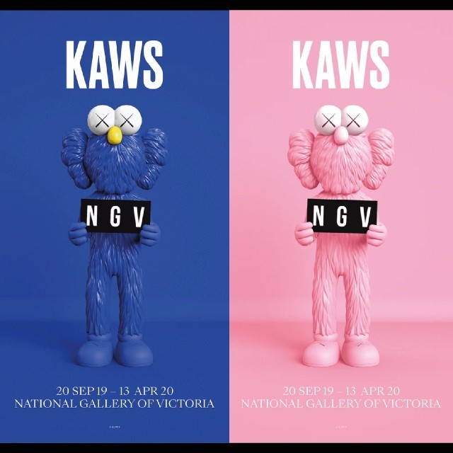 【新品】KAWS ポスター NGV BFF BLUE PINK ブルー ピンク  エンタメ/ホビーの美術品/アンティーク(版画)の商品写真