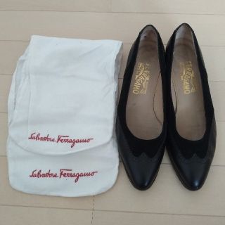 サルヴァトーレフェラガモ(Salvatore Ferragamo)のフェラガモ　黒パンプス(ハイヒール/パンプス)